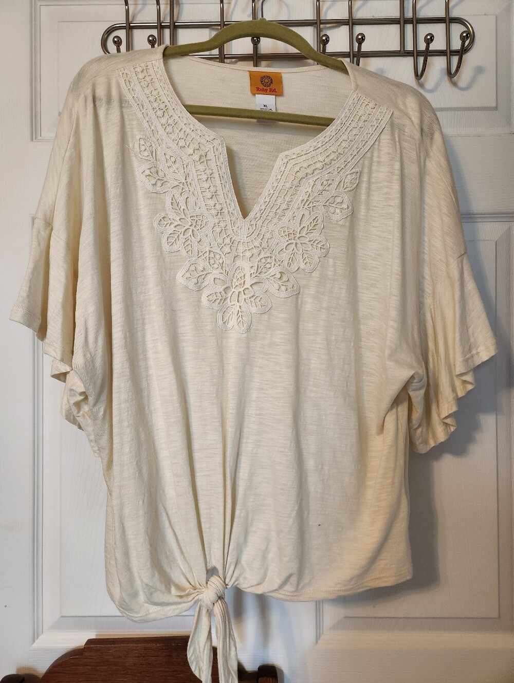 Ruby Rd. Cream Embroidered V-Neck Tie-Hem Women's Top, szXL